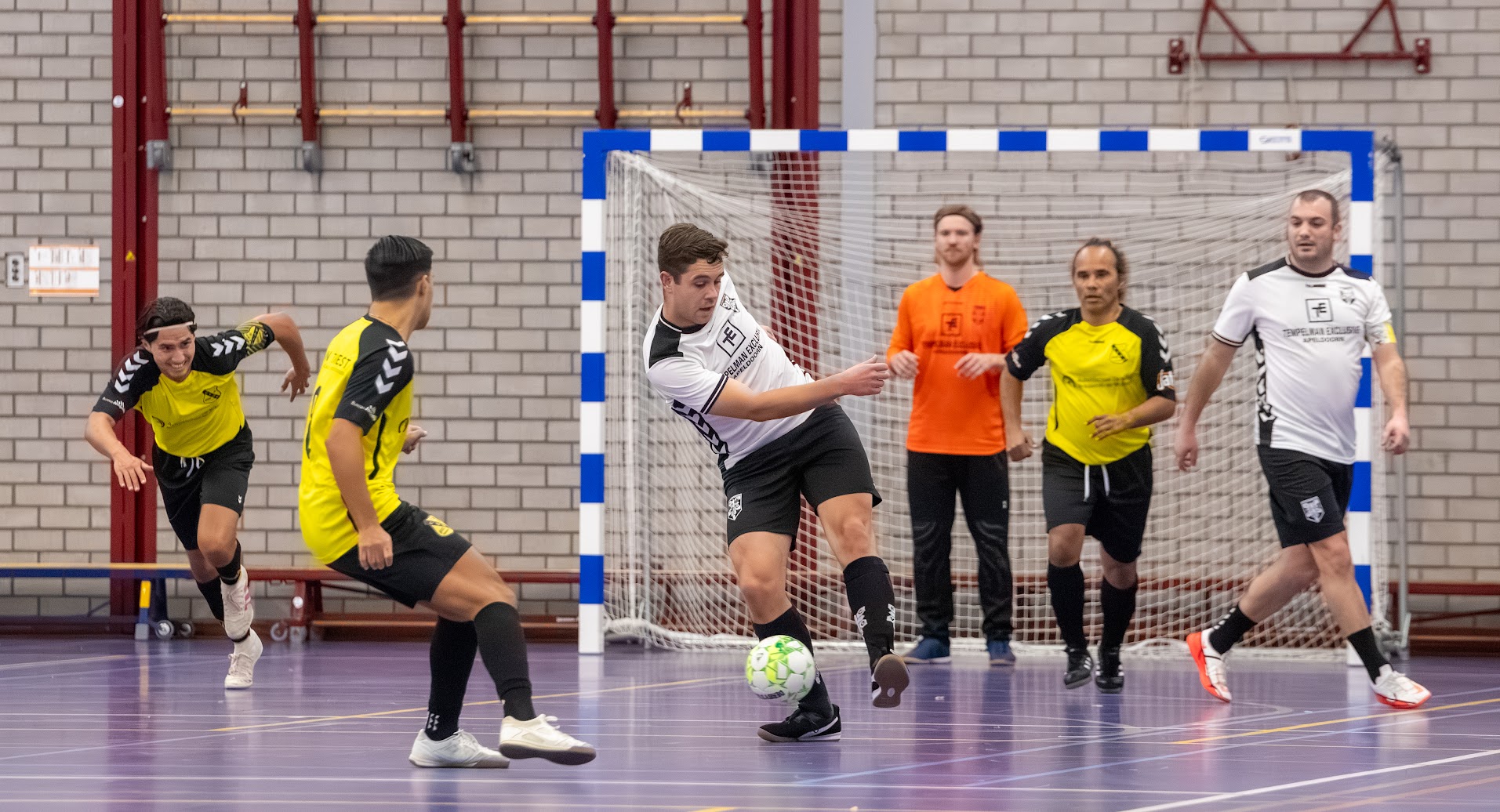 Zaal Voetbal KCVO 1 - VIOS 1 - 21 november 2025