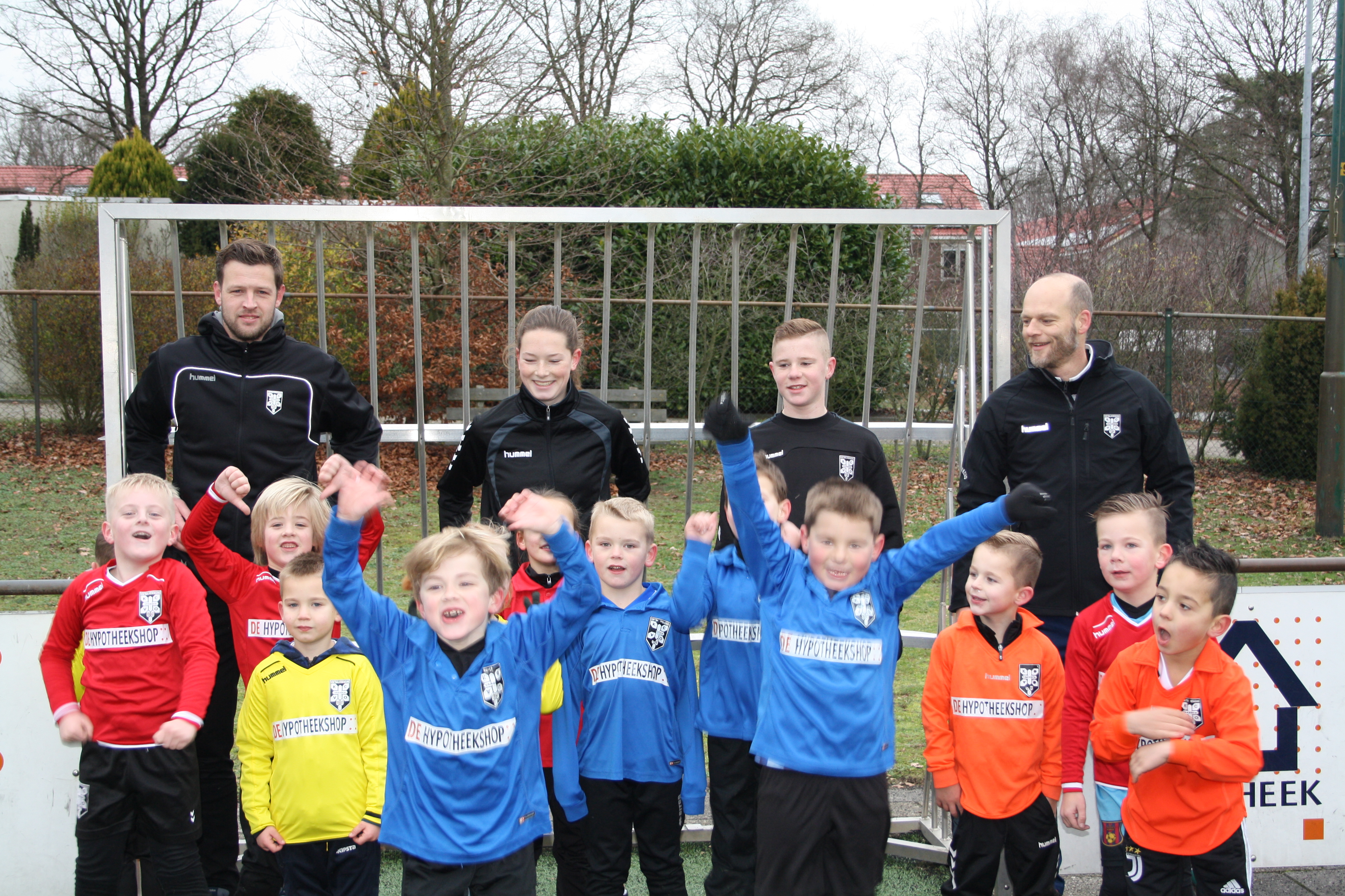 Hypotheekshop Epe World Cup trainers stromen door