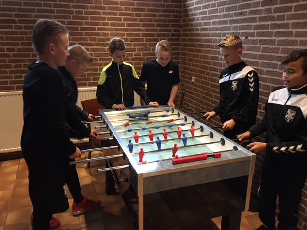 KCVO heeft nieuwe voetbaltafel