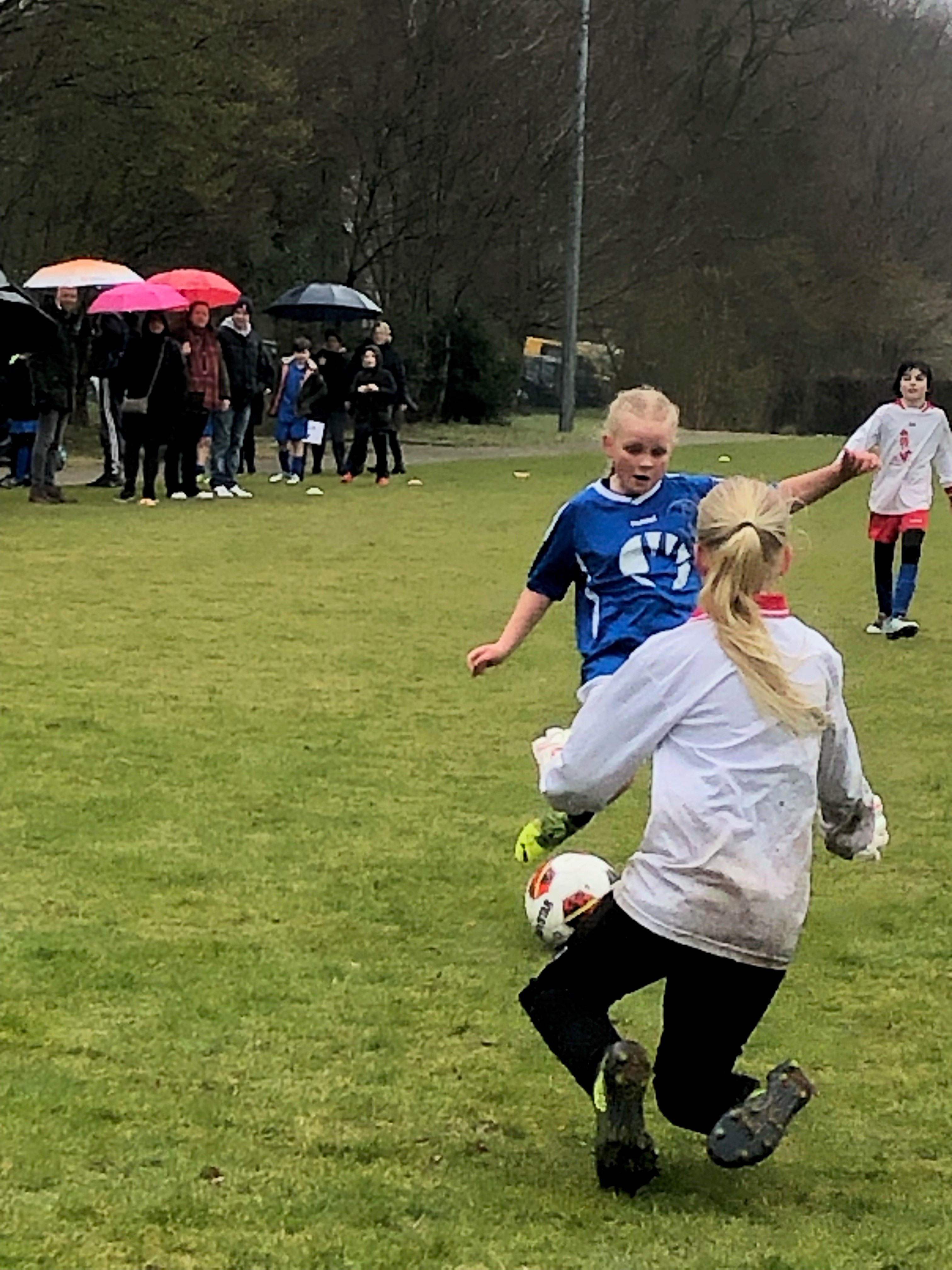 Schoolvoetbal, groepen 5 en 6, bij KCVO
